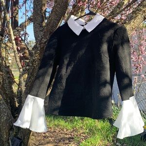 Sweater with white bell sleeves and collar